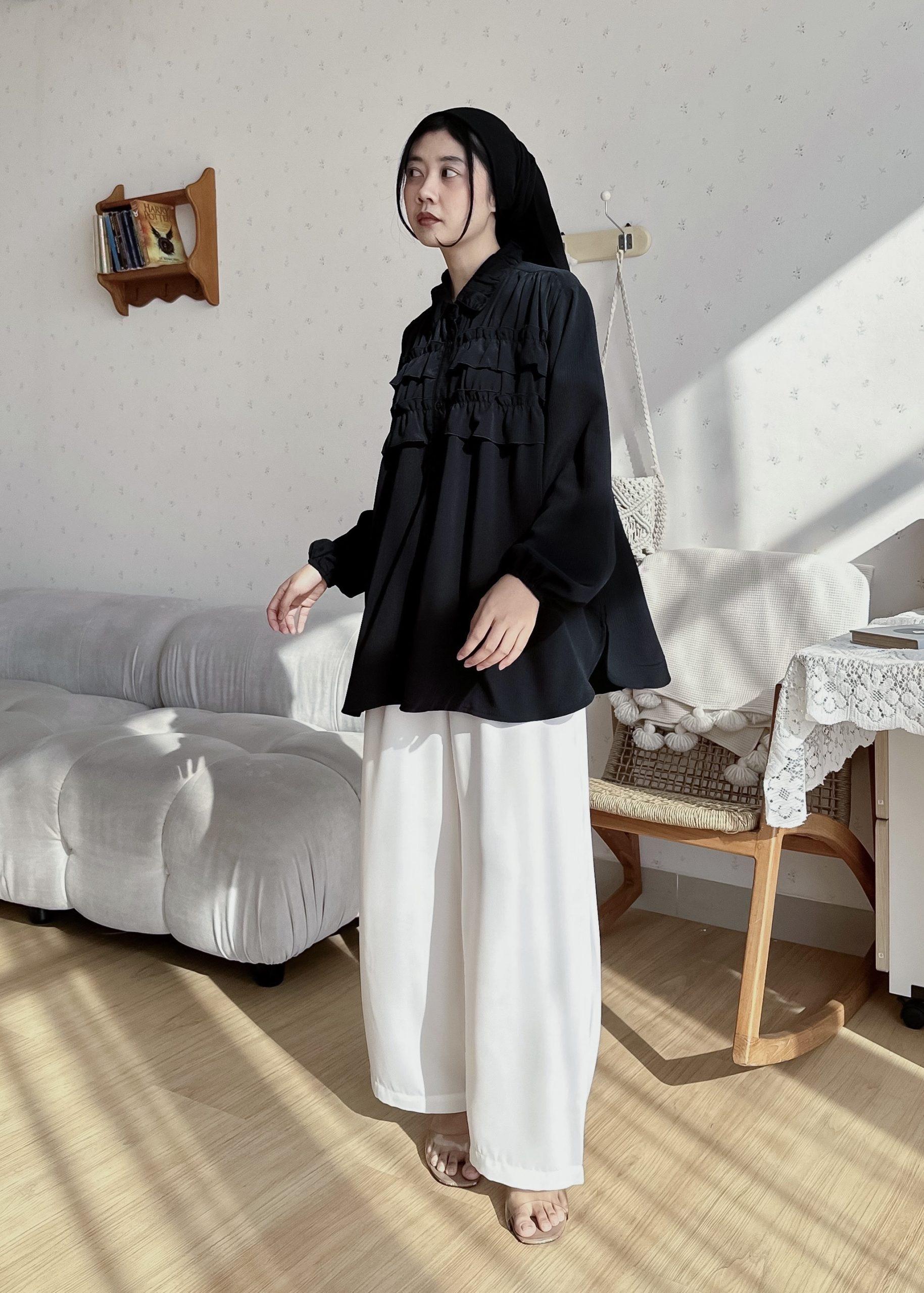 Lavia Blouse in Black